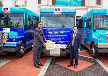 Laos Asia Economic Group and Jiangsu e - future Donated 6 Electric Buses to the Lao Government