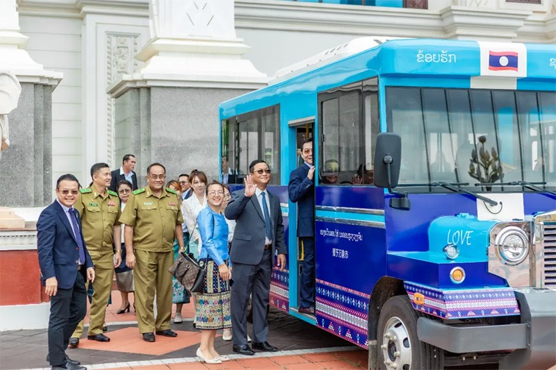 Laos Asia Economic Group and Jiangsu e - future Donated 6 Electric Buses to the Lao Government