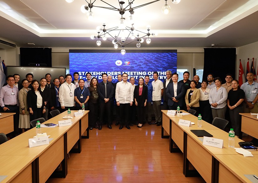 Bong Kwan-shin, the representative of E-Futures Motors PH Inc., attended the e-puv conference in the Philippines