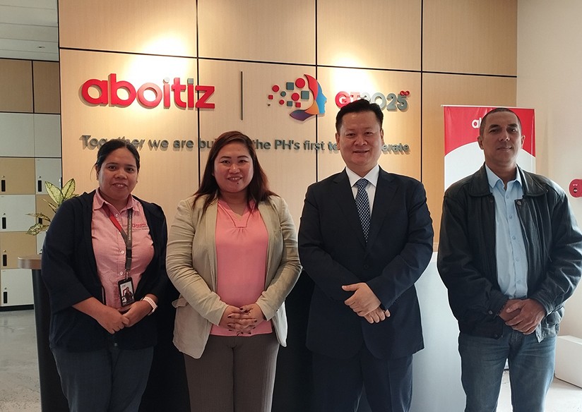The CEO of E-Future Motors PH, BK Shin, visits potential customers